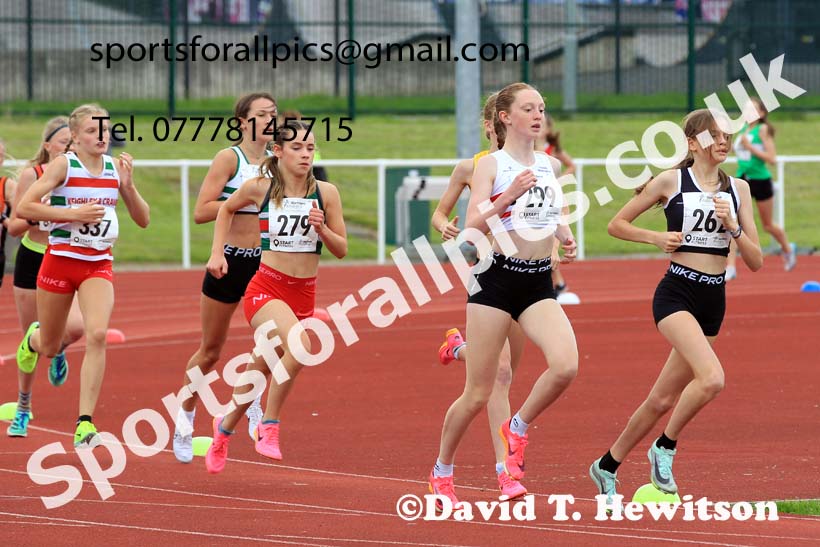 Girls under-15s 1500 metres, 2023 Northern Under-13s, Under-15s and Under-17s, Middlesbrough.  Photo: David T. Hewitson/Sports for All Pics
